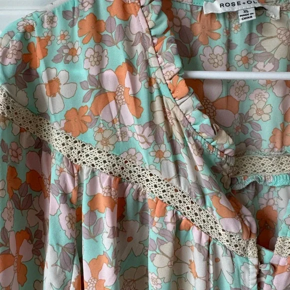 Rose & Olive Green and Orange Flutter Sleeve Blouse - Picture 5 of 6